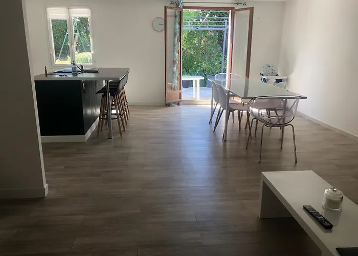 Maison Au Calme Avec Parking En Petite Camargue
